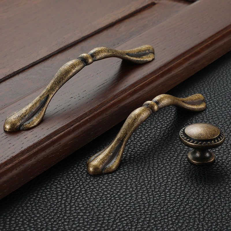 Traditional Retro Cupboard Pull Handles And Knobs Metal Antique Brass